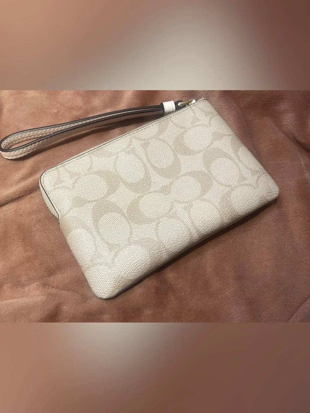 NWT Coach Heart Leather Zip Wristlet